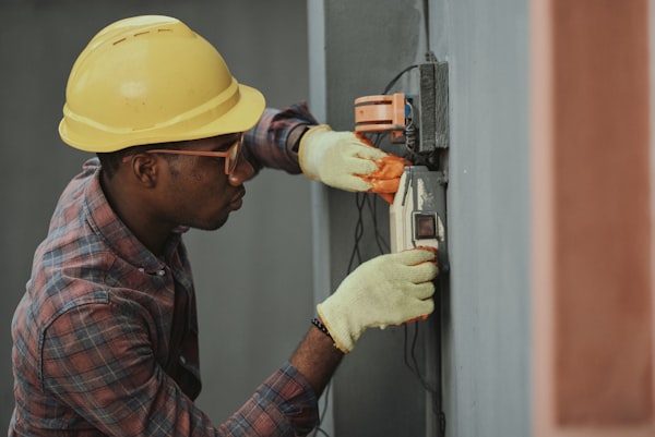 FixIt Pro handyman at work